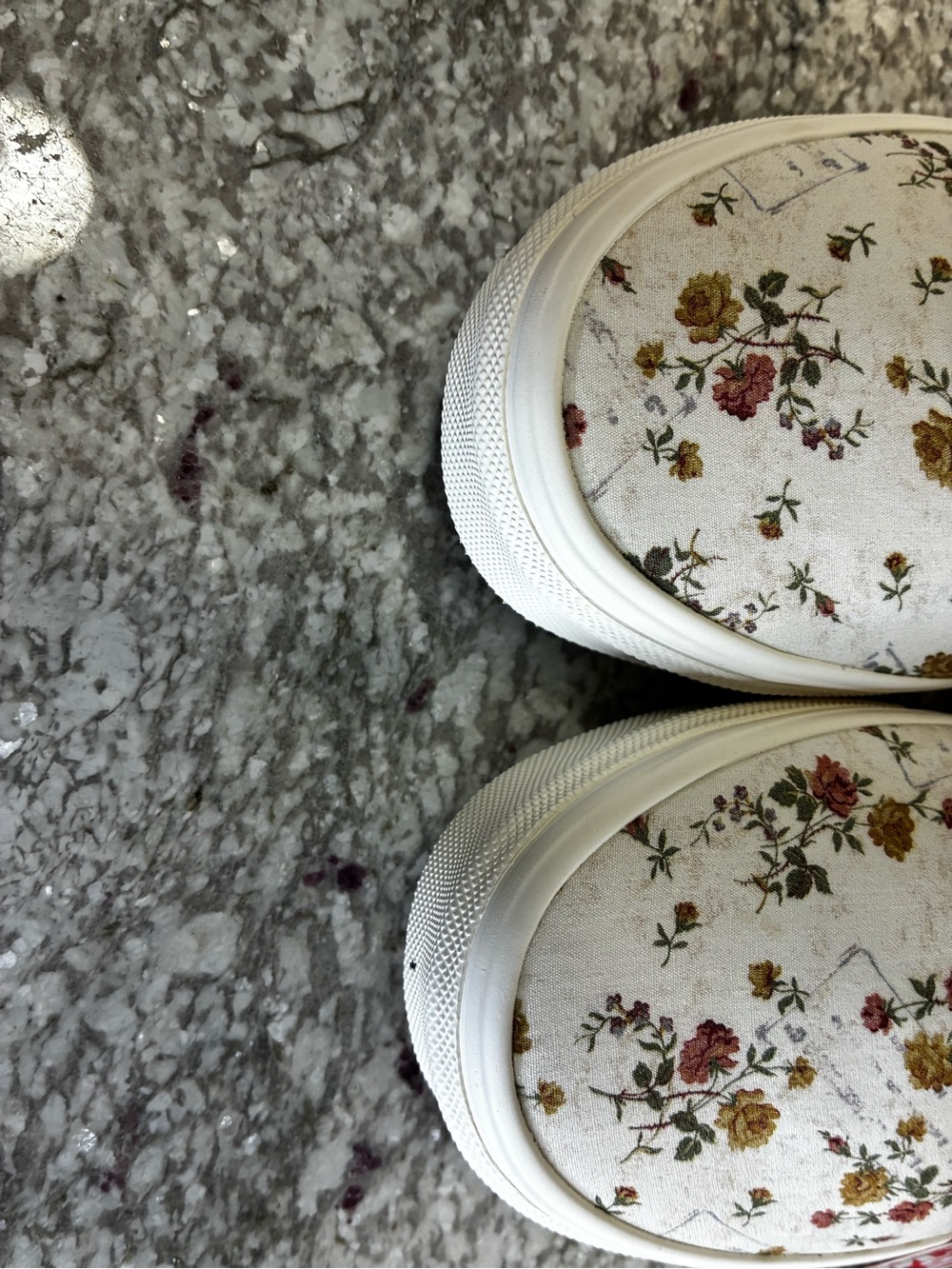 Women’s Vans Cream Slip-On Sneakers with Floral/Marshmallow  print - Picture 14 of 16